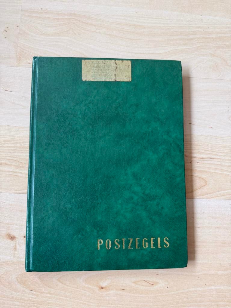 Oud Postzegelalbum met diverse zegels, Postzegels en Munten, Postzegels | Volle albums en Verzamelingen, Ophalen of Verzenden
