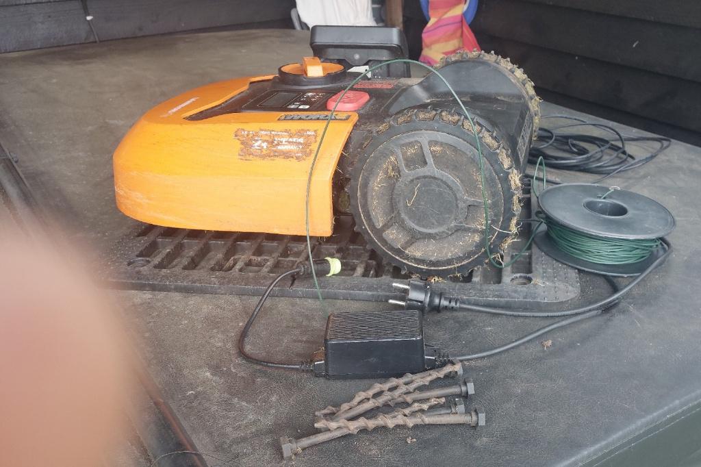 1:Worx landroid WR142E  2: Worx WR167E  3:Garage Robotmaaier, Tuin en Terras, Ophalen, Gebruikt, Bestuurbaar via app, Worx