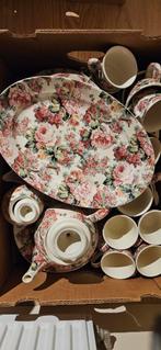 veeldelig gebloemd servies in 1 koop voor maar € 150,00, Ophalen, Zo goed als nieuw, Overige stijlen, Aardewerk