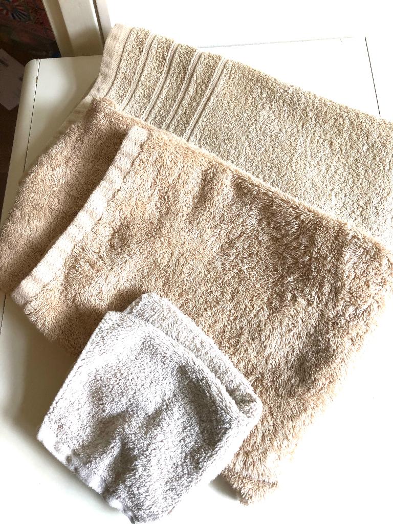 Badhanddoeken set beige, Huis en Inrichting, Badkamer | Badtextiel en Accessoires, Ophalen of Verzenden, Nieuw, Beige, Handdoek