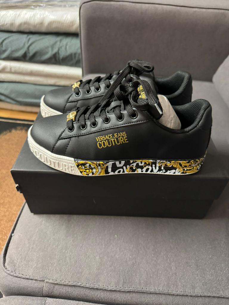 Versace Dames schoenen maat 37, Kleding | Dames, Schoenen, Zwart, Nieuw, Ophalen of Verzenden, Sneakers of Gympen