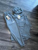 Nike Miler Full Tracksuit –Grijs– Maat L –Nieuw met kaartjes, Kleding | Heren, Maat 52/54 (L), Nieuw, Ophalen of Verzenden, Grijs