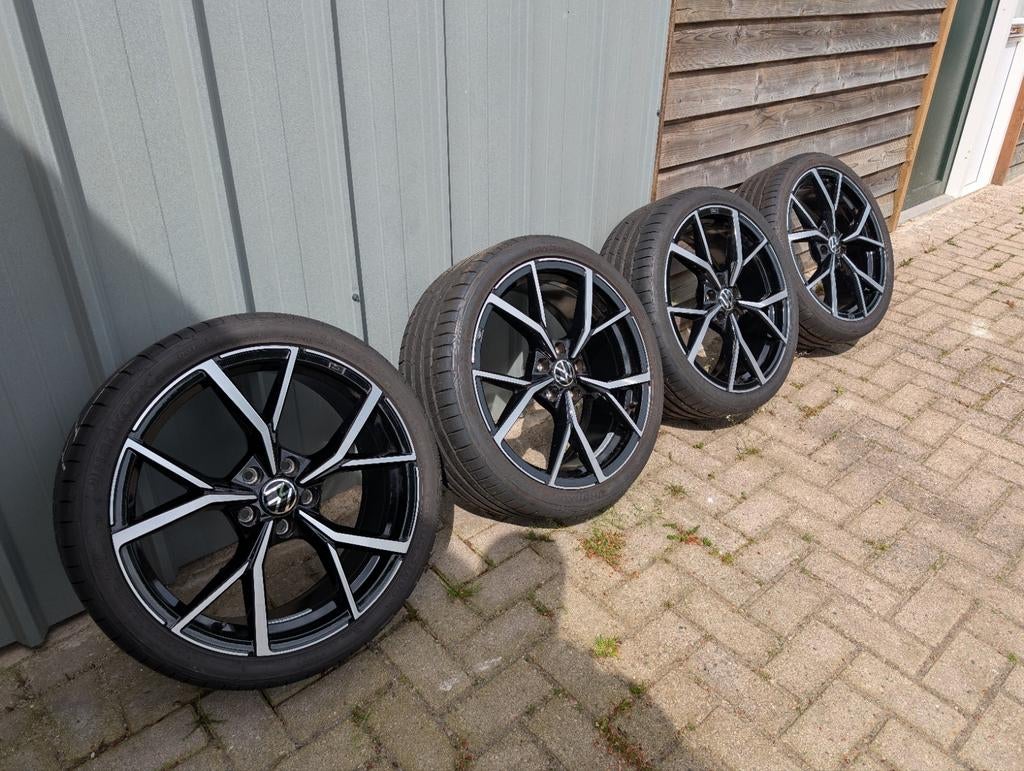 19" VW Golf 8R GTI Estoril Bi Color  5H0601025 Velgen Banden, Auto-onderdelen, Banden en Velgen, 19 inch, Gebruikt, Banden en Velgen