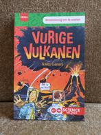 Te koop boek Vurige Vulkanen, Ophalen of Verzenden, Gelezen