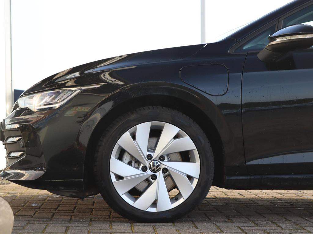 Volkswagen Golf 1.5 eHybrid 204 pk Life Edition | Trekhaak |, Auto's, Volkswagen, Stof, 4 cilinders, 150 min, Bedrijf