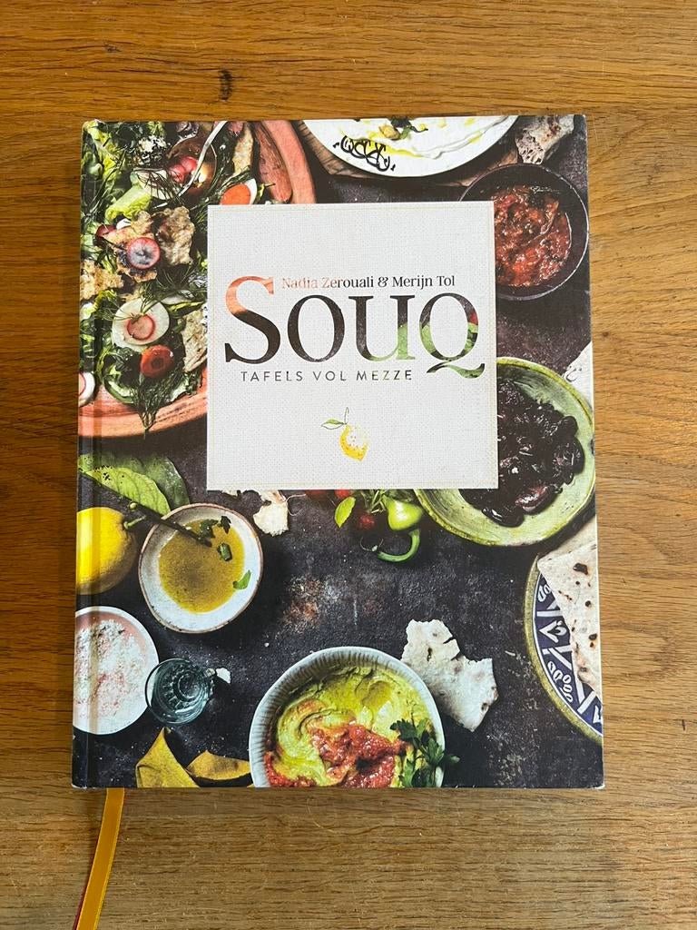 Nadia Zerouali - Souq Tafels vol mezze, Boeken, Azië en Oosters, Ophalen of Verzenden, Zo goed als nieuw, Nadia Zerouali; Merijn Tol