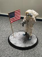 Dragon  Apollo Astronaut met Vlag Diorama 1/6, Ophalen of Verzenden, Zo goed als nieuw, Schaalmodel