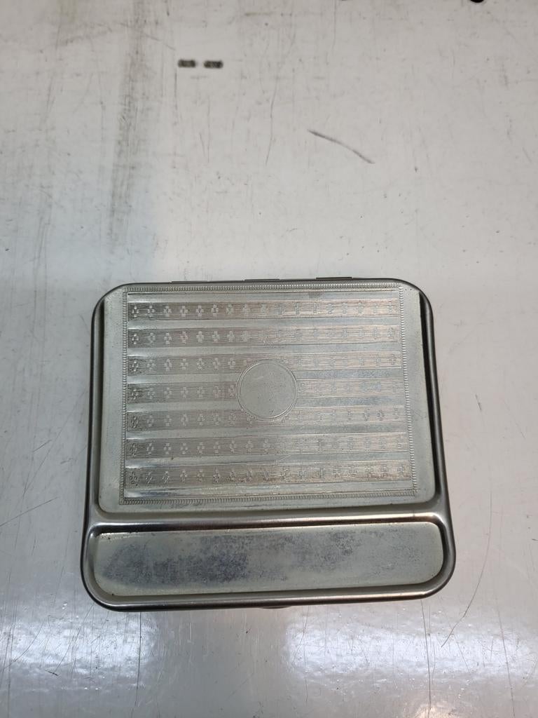 Vintage zilverkleurig blikje met decoratief patroon, Verzamelen, Blikken, Ophalen of Verzenden, Gebruikt, Overige, Overige merken