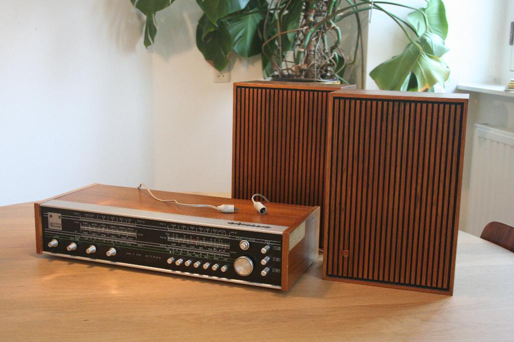 Radio (Siera/Philips) met boxen (Aristona) jaren '60/'70, Ophalen, Gebruikt, Radio