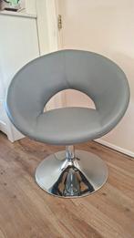 Moderne grijze kamerstoel in goede staat., Ophalen of Verzenden, Zo goed als nieuw, Metaal, Eén