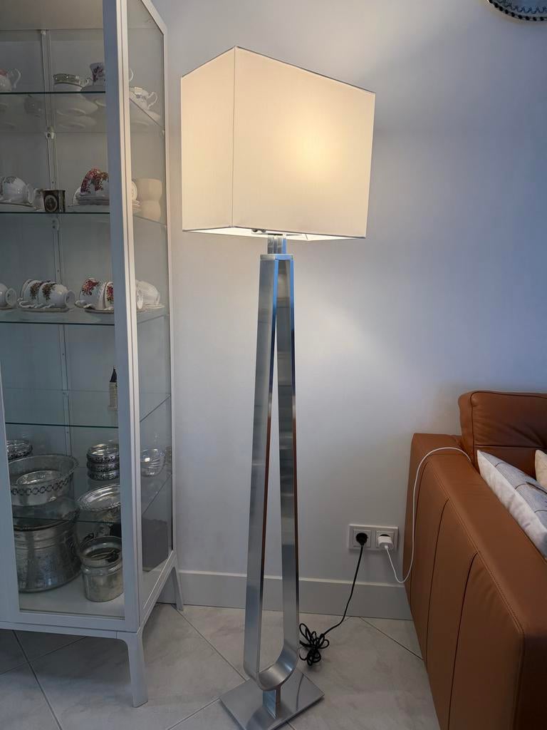 Ikea klabb staande lampen met moderne uitstraling 2stuks, Ophalen, Zo goed als nieuw, Metaal, 150 tot 200 cm