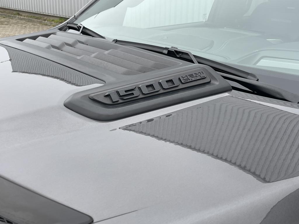 Dodge Ram 1500 pick up 4x4 Crew Cab Laramie Night bomvol V8, Auto's, Automaat, Gebruikt, Bedrijf, Metallic lak