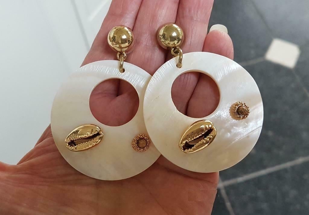 Echte Parelmoer Schelpen Oorbellen met Gold Kauri schelpje, Overige materialen, Verzenden, Nieuw, Met edelsteen