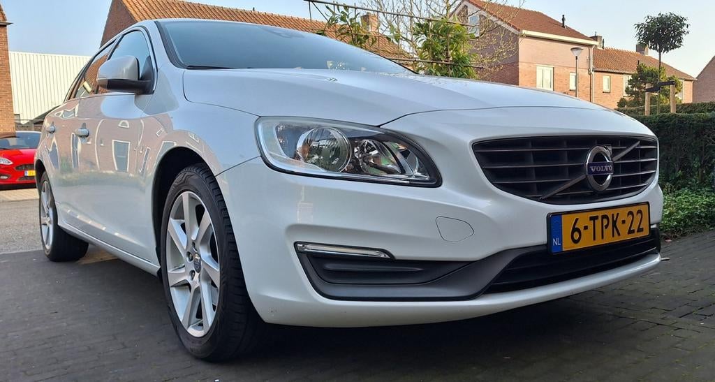 Volvo V60 T3 150pk Powershift 2014 met NAP, Auto's, Volvo, Particulier, V60, ABS, Airbags, Bluetooth, Boordcomputer, Centrale vergrendeling