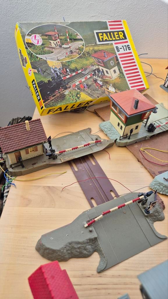 Grote doos vol H0 scenery, Hobby en Vrije tijd, Modeltreinen | H0, Brug, Tunnel of Gebouw, Gelijkstroom of Wisselstroom, Overige merken