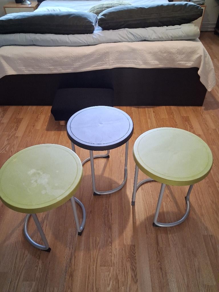 3 Ikea bijzettafeltjes, Rond, Zo goed als nieuw, Ophalen, 45 tot 60 cm