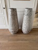 2 mooie grote metalen sier vazen, Ophalen, Zo goed als nieuw