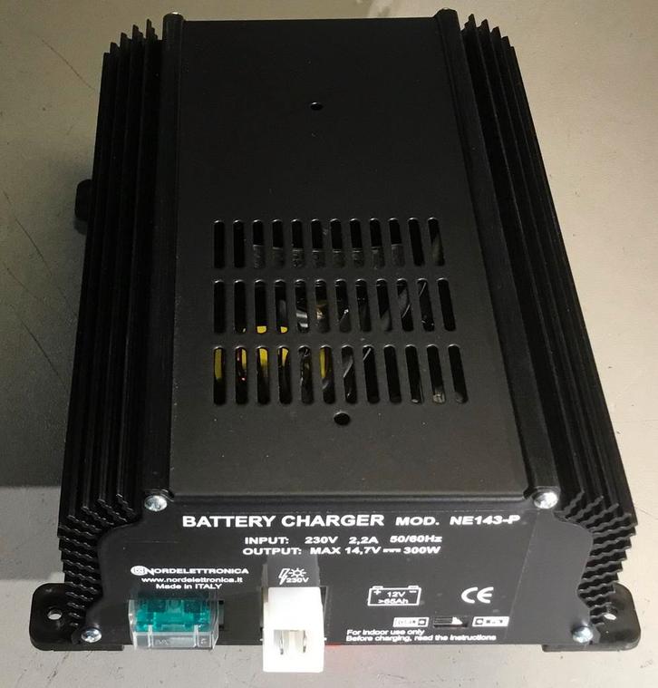 Nordelettronica NE143-p lader, Caravans en Kamperen, Camper-accessoires, Zo goed als nieuw, Ophalen of Verzenden
