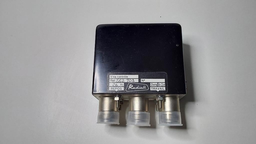 Radiall coaxial switch Ref.562703,   26Volt, N female, Ophalen of Verzenden, Gebruikt, Antenne