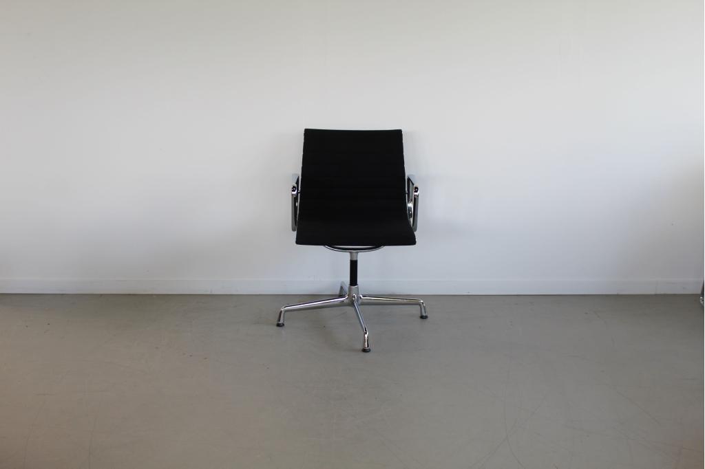 6x Vitra Eames EA 104 Stoel Zwart Hopsak -  Chroom, Niet ingevuld, Zwart, Niet ingevuld, Ophalen of Verzenden