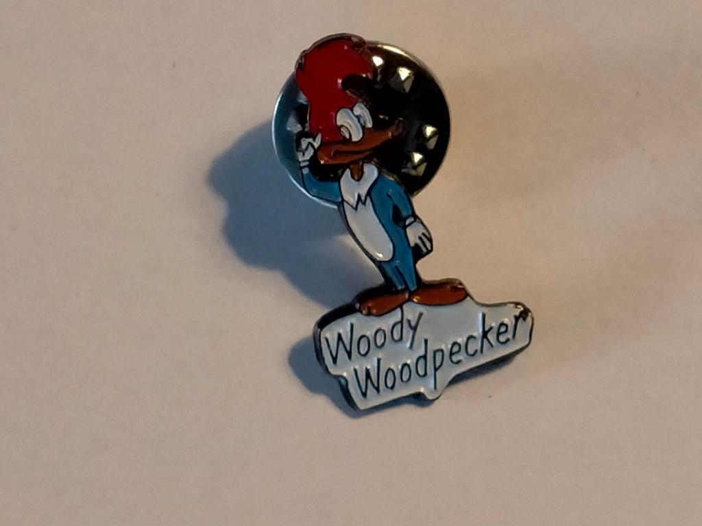 Woody Woodpecker strip tekenfilm pin tv komedie, Verzamelen, Speldjes, Pins en Buttons, Zo goed als nieuw, Overige onderwerpen
