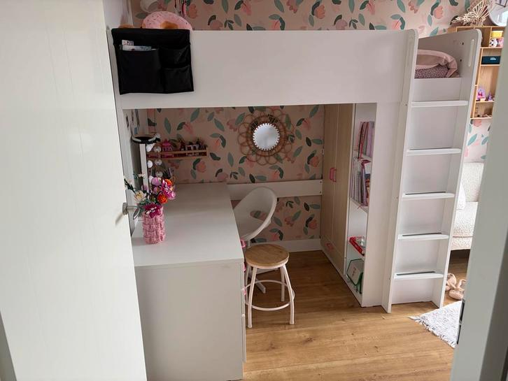 IKEA Smastad bureau met lades, Kinderen en Baby's, Kinderkamer | Tafels en Stoelen, Gebruikt, Tafel(s), Ophalen