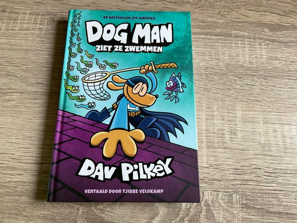Dav Pilkey - Dog Man ziet ze zwemmen deel 8, Fictie algemeen, Ophalen of Verzenden, Zo goed als nieuw, Dav Pilkey