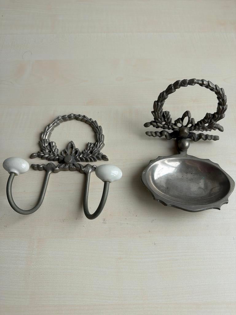 Tinnen zeepbakje en kapstok, Ophalen of Verzenden