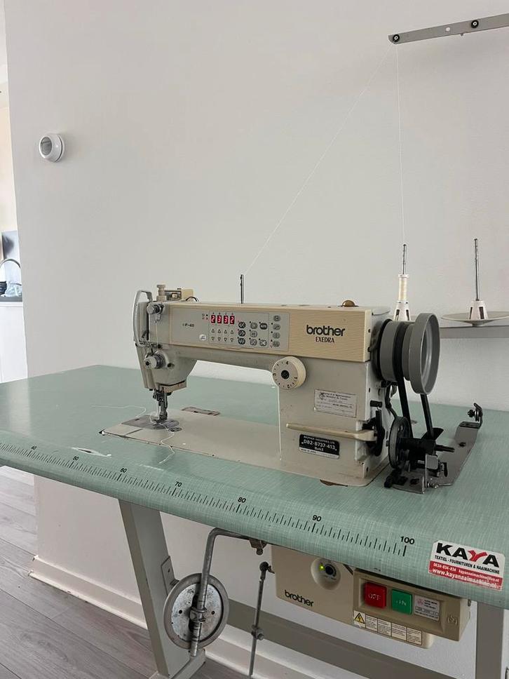 Industriële naaimachine Brother DB2-B737-413, Hobby en Vrije tijd, Naaimachines en Toebehoren, Gebruikt, Naaimachine, Brother