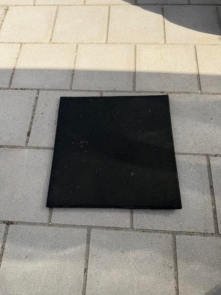 Rubberen tegels 50x50x2,5 zwembad speeltoestel ed ruim 5m2, Tuin en Terras, Tegels en Klinkers, Ophalen, Zo goed als nieuw, Rubber