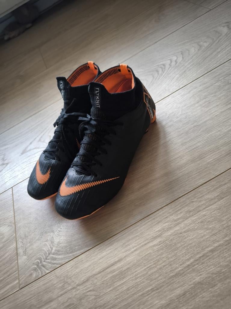 Nike mercurial voetbalschoenen, Sport en Fitness, Voetbal, Ophalen, Gebruikt, Maat XS of kleiner, Schoenen