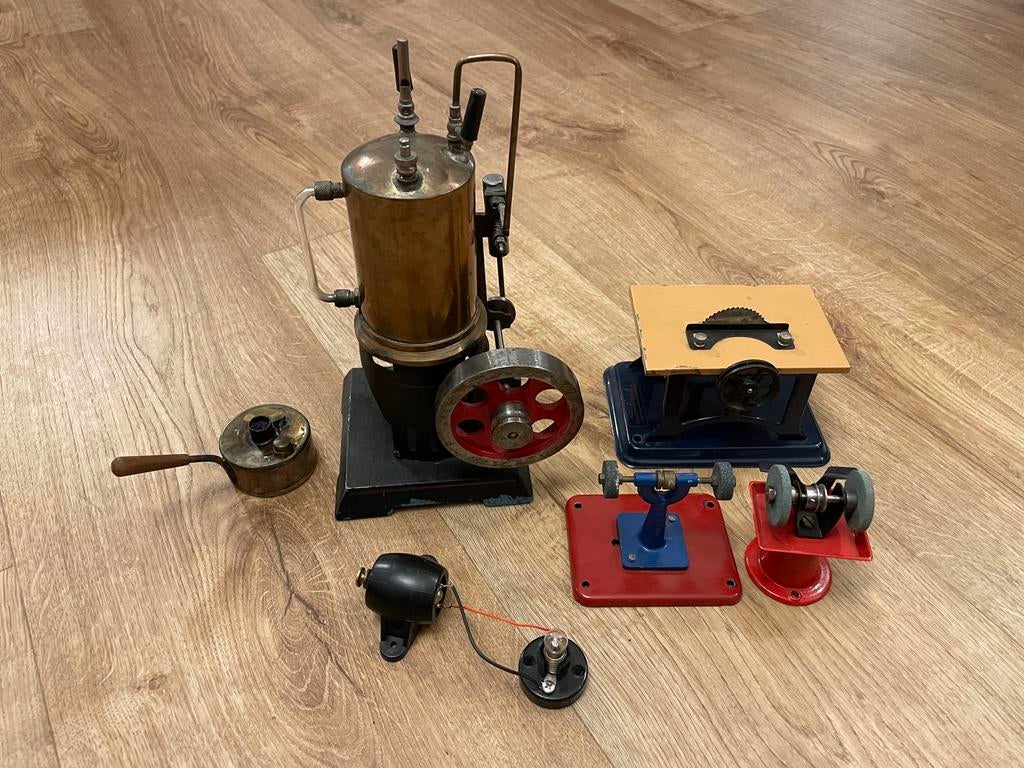Vintage Stoommachine en Accessoire: Slijpsteen & Zaag, Antiek en Kunst, Antiek | Gereedschap en Instrumenten, Ophalen of Verzenden