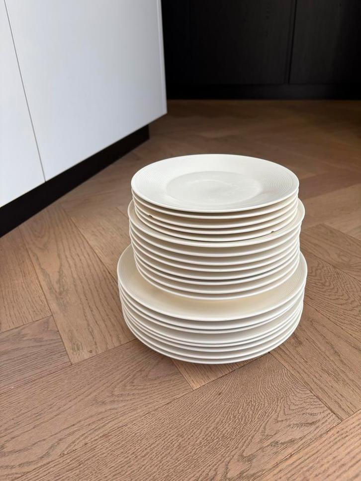 Borden set New York (Blokker) - Ontbijt, soep en diner, Huis en Inrichting, Keuken | Servies, Gebruikt, Bord(en), Effen, Keramiek