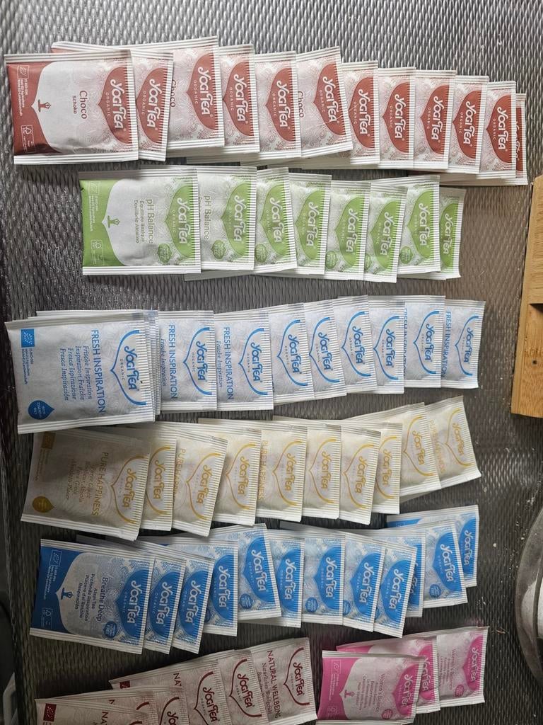 Yogi Tea x 65, Hobby en Vrije tijd, Theezakjes, Ophalen of Verzenden, Theezakje(s), Vol