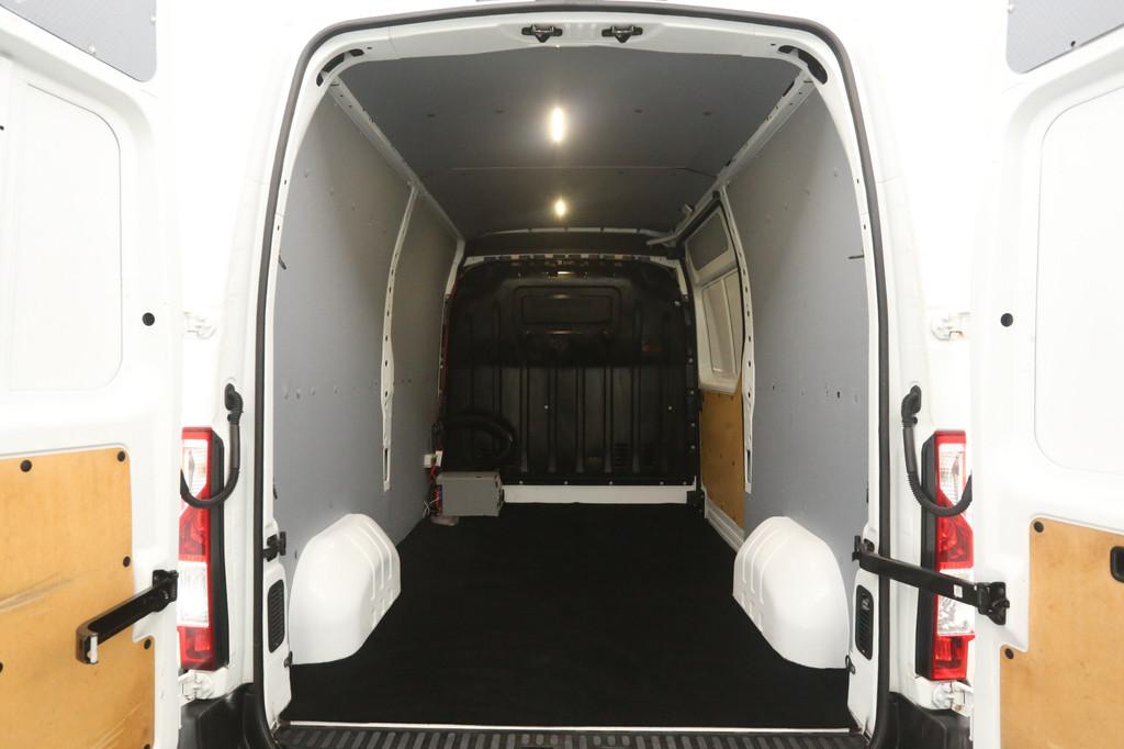 Renault Master T33 2.3 dCi L2H2 | Airco | Camera | Trekhaak, Auto's, Voorwielaandrijving, Euro 5, Gebruikt, 4 cilinders