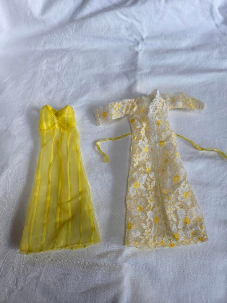 sindy dreamy lace 1976, Verzamelen, Verzenden, Zo goed als nieuw, Kleertjes