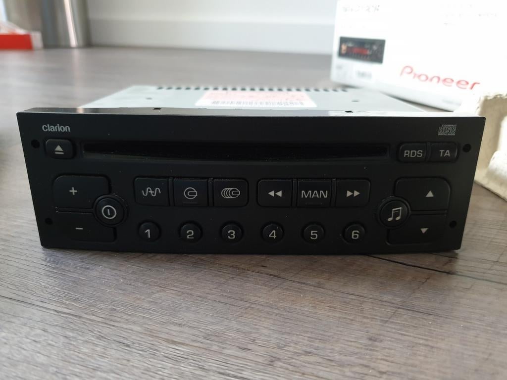 Clarion Radio met CD-Speler, Verzenden, Zo goed als nieuw