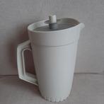 Tupperware schenkkan 1 liter met vacuum deksel wit grijs, Ophalen of Verzenden, Wit, Beker of Kan