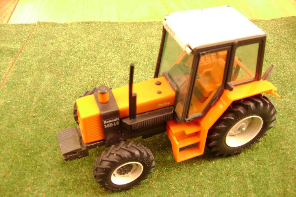 Renault 145-14 TX van Britains met stocknummer 9518, Ophalen of Verzenden, Zo goed als nieuw, Tractor of Landbouw, Britains