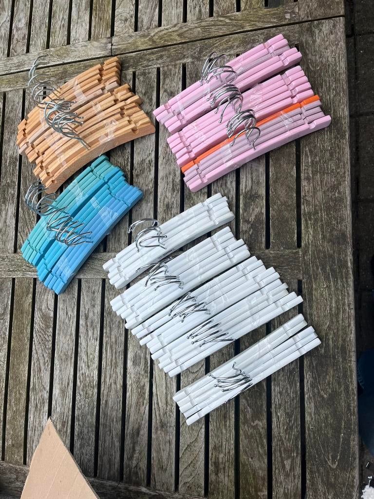 Baby kleding hangers, Ophalen, Zo goed als nieuw