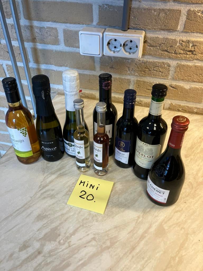 Mini flesjes wijn, Ophalen, Zo goed als nieuw, Overige gebieden, Overige typen