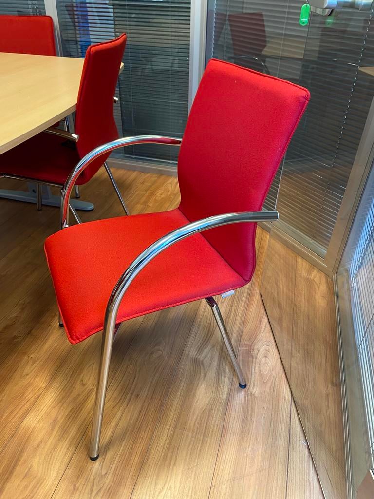 4 rode design stoelen, Ophalen, Zo goed als nieuw