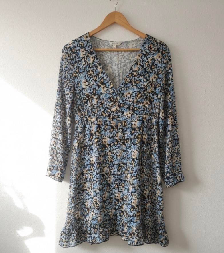Bloemenjurk met lange mouwen en V-hals, Kleding | Dames, Maat 38/40 (M), Blauw, Nieuw, Ophalen of Verzenden
