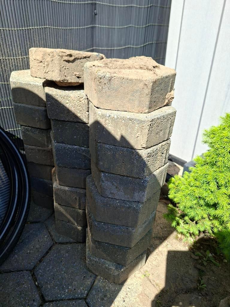 Gratis 6-kant tegels, +/- 35 stuks ophalen, Tuin en Terras, Ophalen, Gebruikt, Minder dan 5 m², Beton