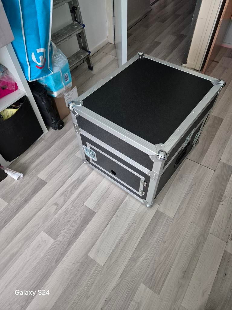 Flightcase met Devine mengpaneel en Crown versterker, Ophalen, Zo goed als nieuw, 10 tot 20 kanalen, Microfooningang