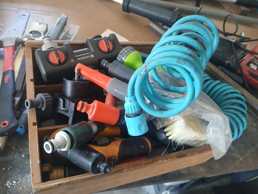 Veel tuinsproeier spullen, Ophalen, Tuinslang