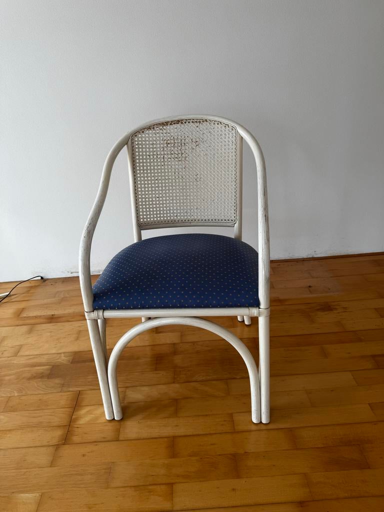 Vintage rotan stoel met blauwe zitting, Ophalen, Gebruikt, Wit, Riet of Rotan