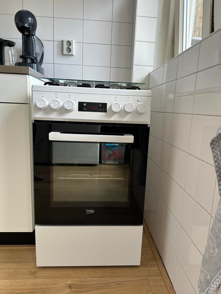 Beko FSE52323DWD gasfornuis met oven 50cm, Witgoed en Apparatuur, Fornuizen, Ophalen, 4 kookzones, Zo goed als nieuw, Gas