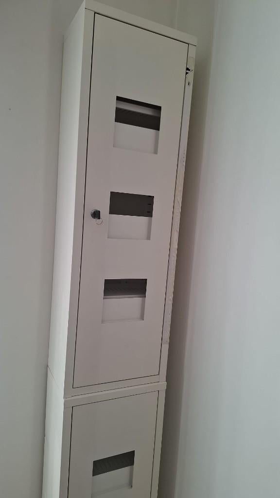 2 witte CD/locker kasten, Ophalen, Zo goed als nieuw