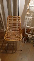 2 Stoere rieten stoeltjes met witte poten, Twee, Bruin, Ophalen of Verzenden, Zo goed als nieuw